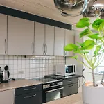 6 Person In Bjert-by Traum