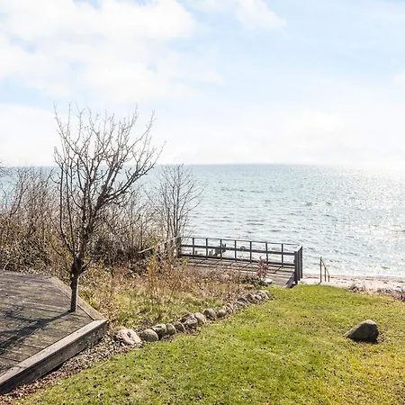 6 Person In Bjert-by Traum Bjert Strand