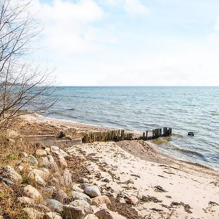 6 Person In Bjert-by Traum * Bjert Strand