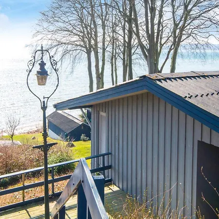 6 Person In Bjert-by Traum * Bjert Strand